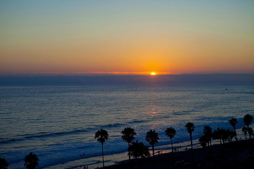 Club Wyndham Oceanside Pier Resort Exteriör bild